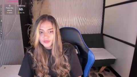 Snapshot of sophiewatson_ chatting on June 18, 2026, 1:59 pm sophiewatson_ online show from June 18, 2026, 1:59 pm