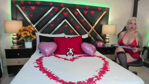 SophieWinslow online show from February 14, 2025, 12:57 pm