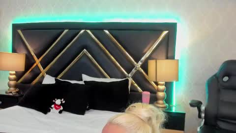 SophieWinslow online show from February 17, 2025, 6:48 pm