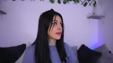 Sophiie online show from November 19, 2025, 11:32 am