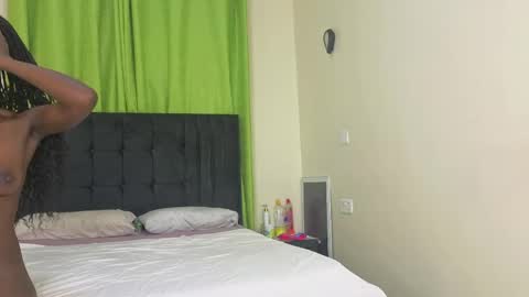 sophisticated_seline online show from April 19, 2026, 7:27 pm