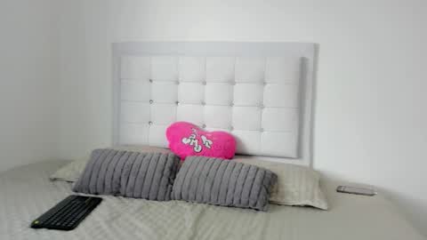 Sofia  online show from October 21, 2025, 9:15 pm