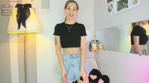 Snapshot of soralov66 chatting on December 4, 2025, 6:44 am Diana online show from December 4, 2025, 6:44 am