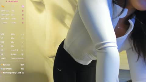 Mia online show from March 8, 2025, 12:41 pm