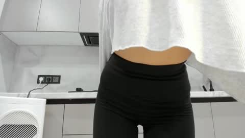 Mia online show from October 29, 2025, 9:05 pm