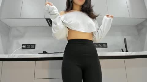 Mia online show from November 6, 2025, 8:32 pm