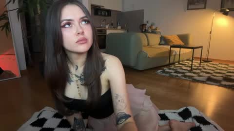 Kira online show from May 28, 2026, 10:07 pm