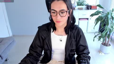 Luisa    online show from January 19, 2025, 8:41 pm