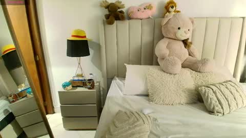 Adeline independent model online show from April 8, 2026, 2:11 am