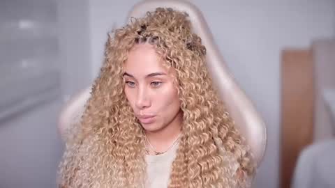 brisa  s online show from February 11, 2025, 4:35 pm