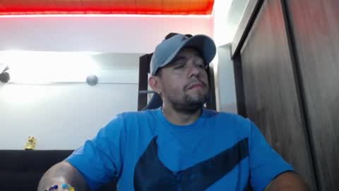 Snapshot of spartacus_cam chatting on May 15, 2026, 5:36 am online show from May 15, 2026, 5:36 am