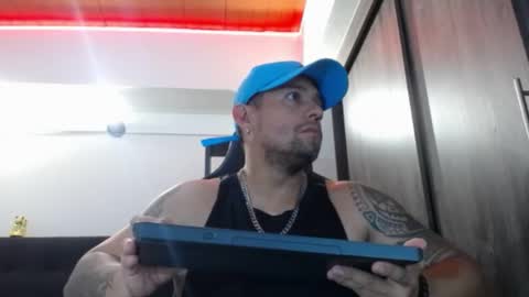 Snapshot of spartacus_cam chatting on June 3, 2026, 5:10 am online show from June 3, 2026, 5:10 am