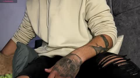 spartan_knight16 online show from October 16, 2025, 10:33 pm