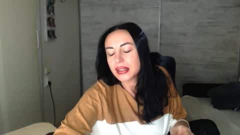 Carla online show from November 16, 2025, 6:35 pm