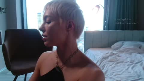 Elizabeth online show from April 24, 2026, 3:03 pm