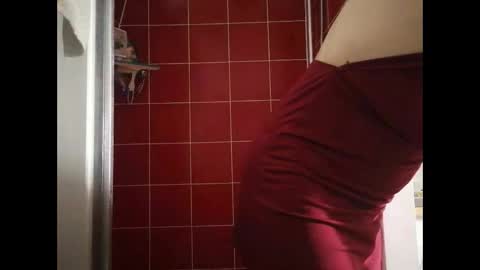 Snapshot of splafy chatting on December 20, 2025, 10:17 pm ellie online show from December 20, 2025, 10:17 pm