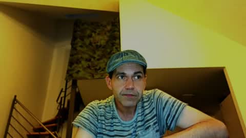 Snapshot of spliffray chatting on June 24, 2026, 2:43 am spliffray online show from June 24, 2026, 2:43 am
