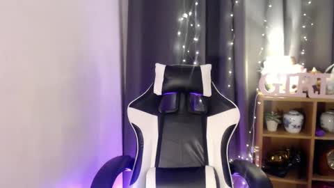 CALL ME RAINE online show from February 10, 2025, 2:26 pm