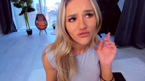 Anna online show from January 11, 2025, 11:45 am