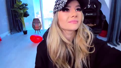 Anna online show from March 5, 2025, 11:49 am