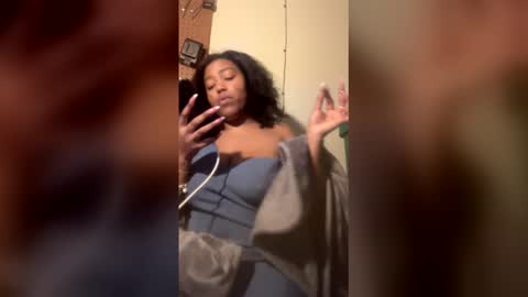 Snapshot of spoilprincesschloee chatting on December 19, 2025, 11:01 pm spoilprincesschloee online show from December 19, 2025, 11:01 pm