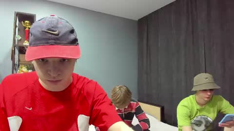 Snapshot of sponge_bob_spencer chatting on July 5, 2026, 9:33 pm Boris Fedya Kolya online show from July 5, 2026, 9:33 pm
