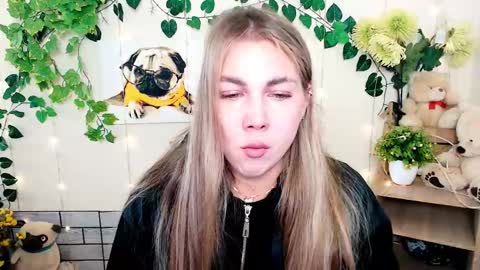 Karina online show from November 13, 2025, 11:09 am