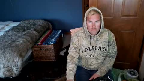 Snapshot of spun_redneck chatting on April 1, 2026, 11:46 pm Spun Redneck online show from April 1, 2026, 11:46 pm
