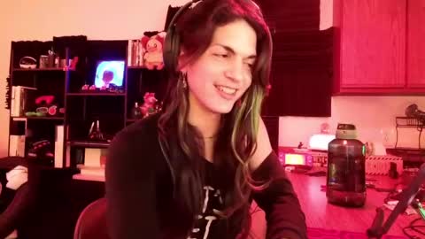 Snapshot of squrlgurl chatting on April 3, 2026, 3:04 am Earthling Gurl Michelle Allergy online show from April 3, 2026, 3:04 am