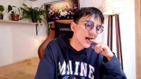 Snapshot of sr_evann chatting on March 17, 2026, 5:38 pm sr_evann online show from March 17, 2026, 5:38 pm