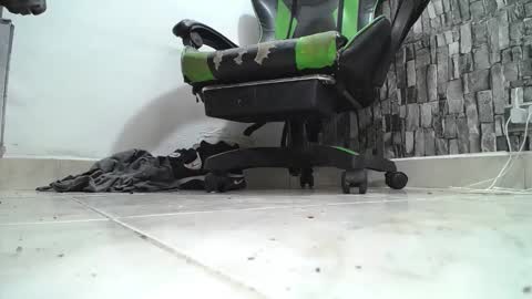 Snapshot of srfindomfeet_ chatting on April 26, 2026, 5:49 am sr master cum its my old account online show from April 26, 2026, 5:49 am
