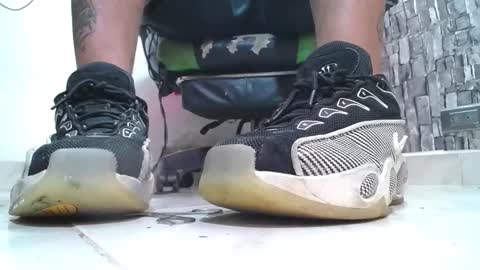Snapshot of srfindomfeet_ chatting on April 28, 2026, 3:06 pm sr master cum its my old account online show from April 28, 2026, 3:06 pm