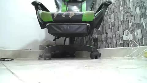 Snapshot of srfindomfeet_ chatting on April 29, 2026, 3:10 am sr master cum its my old account online show from April 29, 2026, 3:10 am