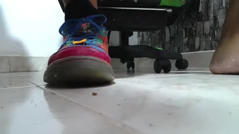 Snapshot of srfindomfeet_ chatting on May 5, 2026, 4:04 pm sr master cum its my old account online show from May 5, 2026, 4:04 pm