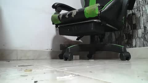 Snapshot of srfindomfeet_ chatting on May 10, 2026, 4:34 pm sr master cum its my old account online show from May 10, 2026, 4:34 pm