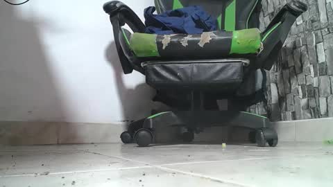 Snapshot of srfindomfeet_ chatting on May 17, 2026, 5:20 pm sr master cum its my old account online show from May 17, 2026, 5:20 pm