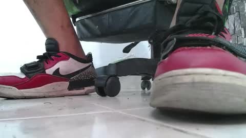 Snapshot of srfindomfeet_ chatting on May 21, 2026, 6:04 pm sr master cum its my old account online show from May 21, 2026, 6:04 pm