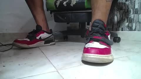 Snapshot of srfindomfeet_ chatting on June 4, 2026, 4:02 pm sr master cum its my old account online show from June 4, 2026, 4:02 pm