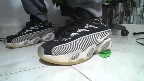 Snapshot of srfindomfeet_ chatting on June 6, 2026, 6:07 am sr master cum its my old account online show from June 6, 2026, 6:07 am