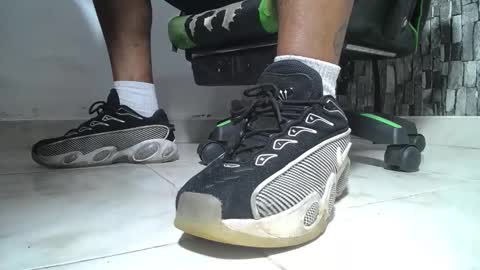 Snapshot of srfindomfeet_ chatting on June 7, 2026, 2:59 am sr master cum its my old account online show from June 7, 2026, 2:59 am