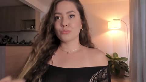 Sophie 3 online show from November 23, 2025, 7:35 pm