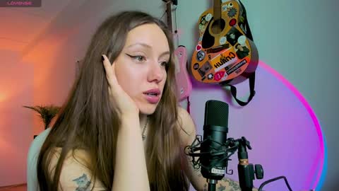 Snapshot of sshawty chatting on February 6, 2025, 3:09 pm Anni if Im offline for a long time Im depressed feel free to support me offline online show from February 6, 2025, 3:09 pm