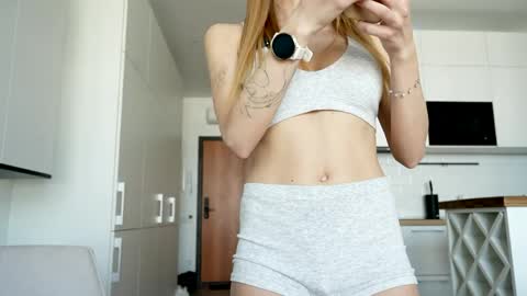 Scarlett online show from April 22, 2026, 11:45 am