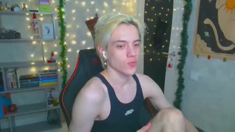 Snapshot of st_koshin chatting on December 6, 2024, 6:04 am Nick Gasai online show from December 6, 2024, 6:04 am