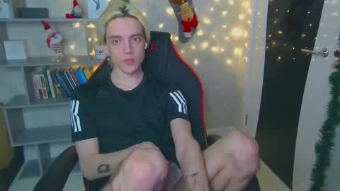 Snapshot of st_koshin chatting on December 11, 2024, 1:05 am Nick Gasai online show from December 11, 2024, 1:05 am