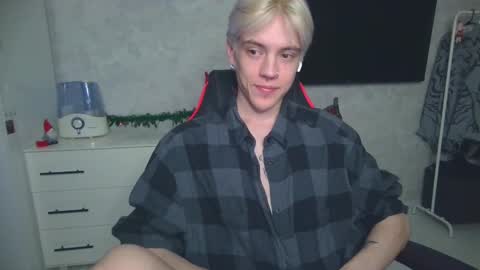 Snapshot of st_koshin chatting on December 28, 2024, 2:43 am Nick Gasai online show from December 28, 2024, 2:43 am