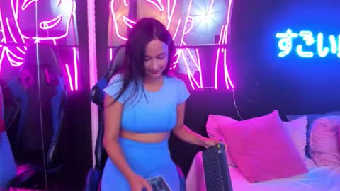 staarlightt online show from November 15, 2025, 10:48 pm