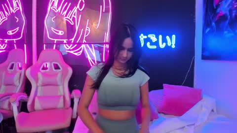 staarlightt online show from February 10, 2026, 12:15 am