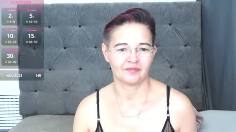 Snapshot of staceydarling chatting on November 22, 2025, 1:15 am staceydarling online show from November 22, 2025, 1:15 am