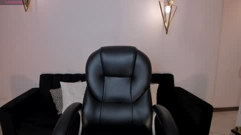 Stacy Woods online show from December 4, 2024, 10:35 am